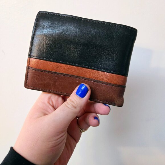3 For 25 ❤️🥳  Fossil Easton Men’s Leather Travel Wallet – GUC – 10cm x 10cm** - Picture 2 of 6